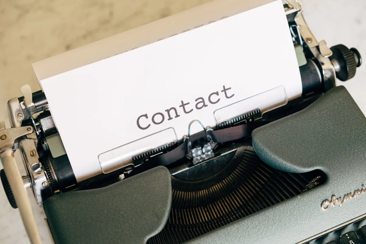 Real-World Scenarios: When to Choose Automated Messaging Tools vs Manual Communication - vs Manual Communication