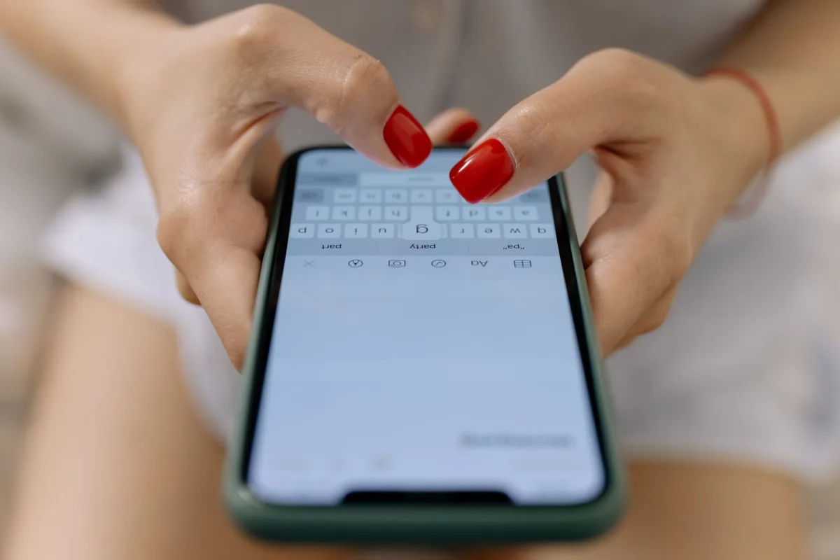 Integrating Customer Messaging Support for Messaging Apps with User Experience Design - Messaging Apps and Platforms