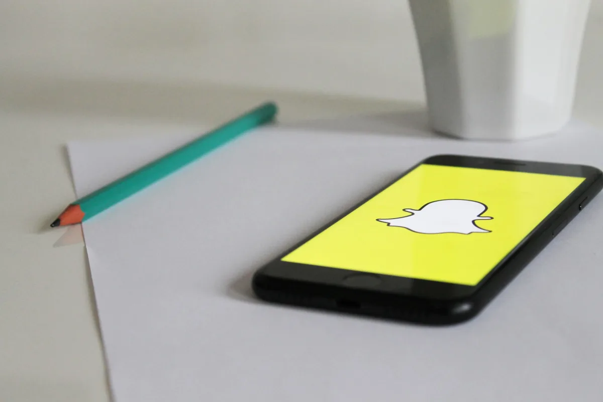 Integrating In-App Messaging with Live Chat for Seamless User Experience - digital messaging strategies
