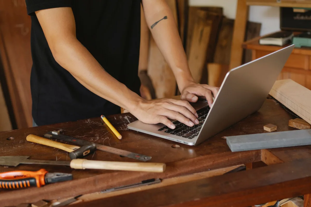 Streamlining Operations: The Role of Automated Messaging Tools in Business Growth - Small Businesses Scale