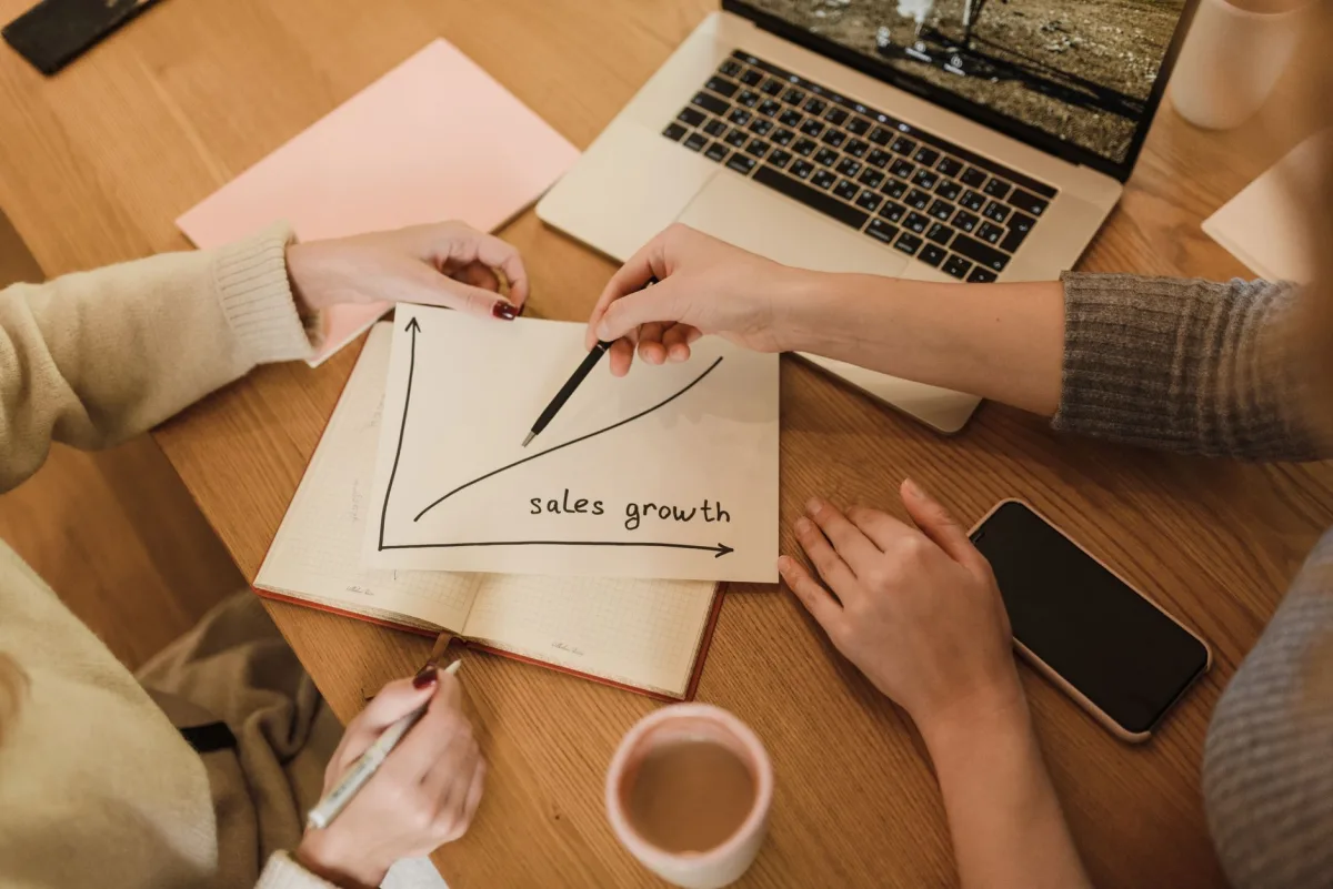 Identifying Key Business Challenges Addressed by Automated Messaging Tools - Support Business Growth Identifying Key Business Challenges Addressed by Automated Messaging Tools - Support Business Growth