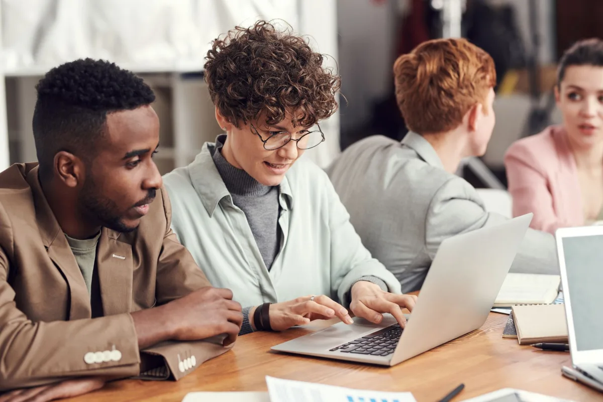 Identifying Key Features of Messaging Solutions That Enhance Internal Communication - messaging solutions simplify