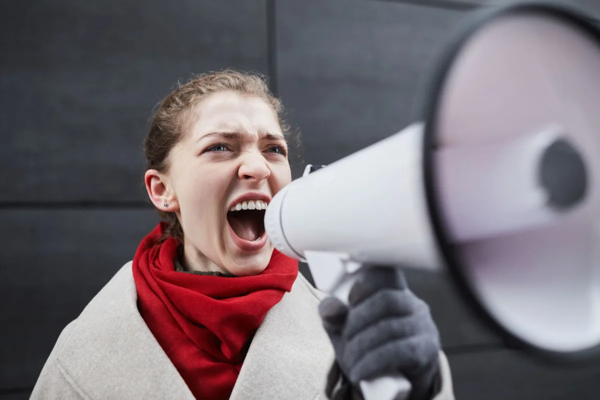 The Importance of Timing in Responding to Angry Customers - handle angry customers