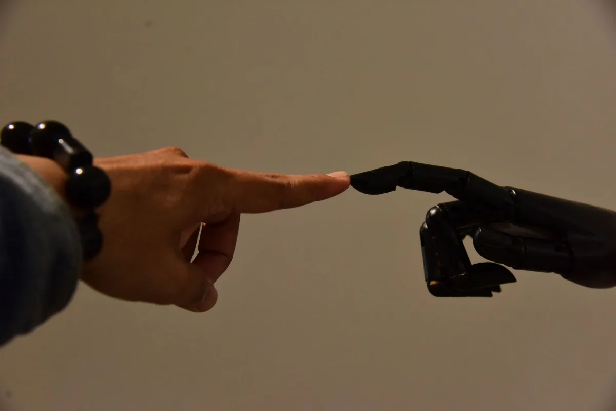 How to Use AI Chatbots Without Losing the Human Touch How to Use AI Chatbots Without Losing the Human Touch