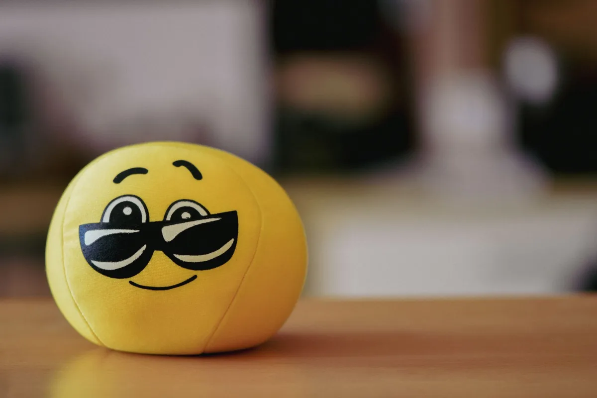 How to Use Emojis Professionally in Customer Support Responses - use emojis professionally