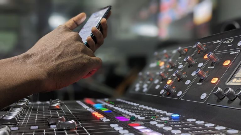 Mastering Omnichannel Messaging: The Ultimate Guide to WhatsApp and Beyond