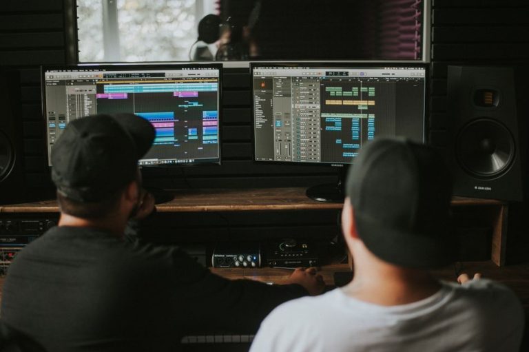 Mastering Professional Messaging: Essential Tips for Effective Communication