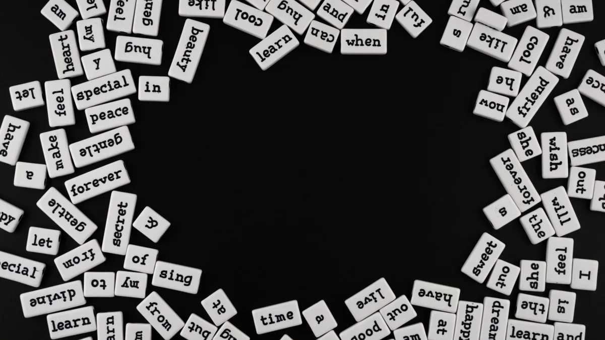 Random words spread on a black background, ideal for creativity and editorial designs.