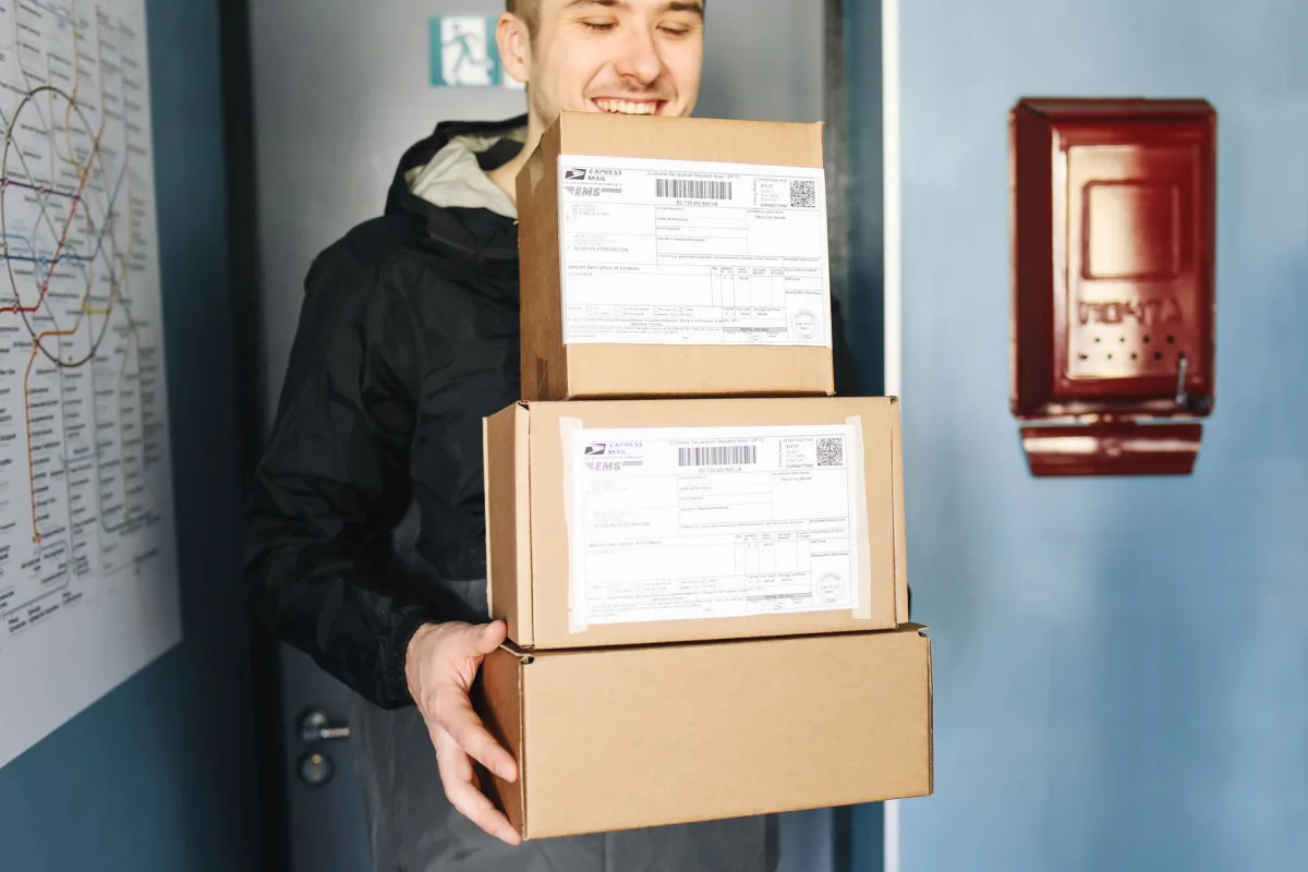 Real-Time Communication Challenges in Logistics Operations - messaging solutions for logistics Real-Time Communication Challenges in Logistics Operations - messaging solutions for logistics