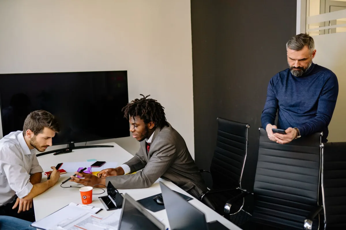 Evaluating the Cost-Effectiveness of Real-Time Messaging Solutions - messaging solutions that support