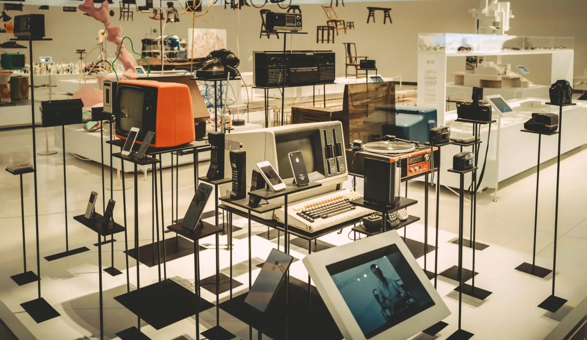 Showcase of vintage electronics a modern museum setting. Showcase of vintage electronics a modern museum setting.