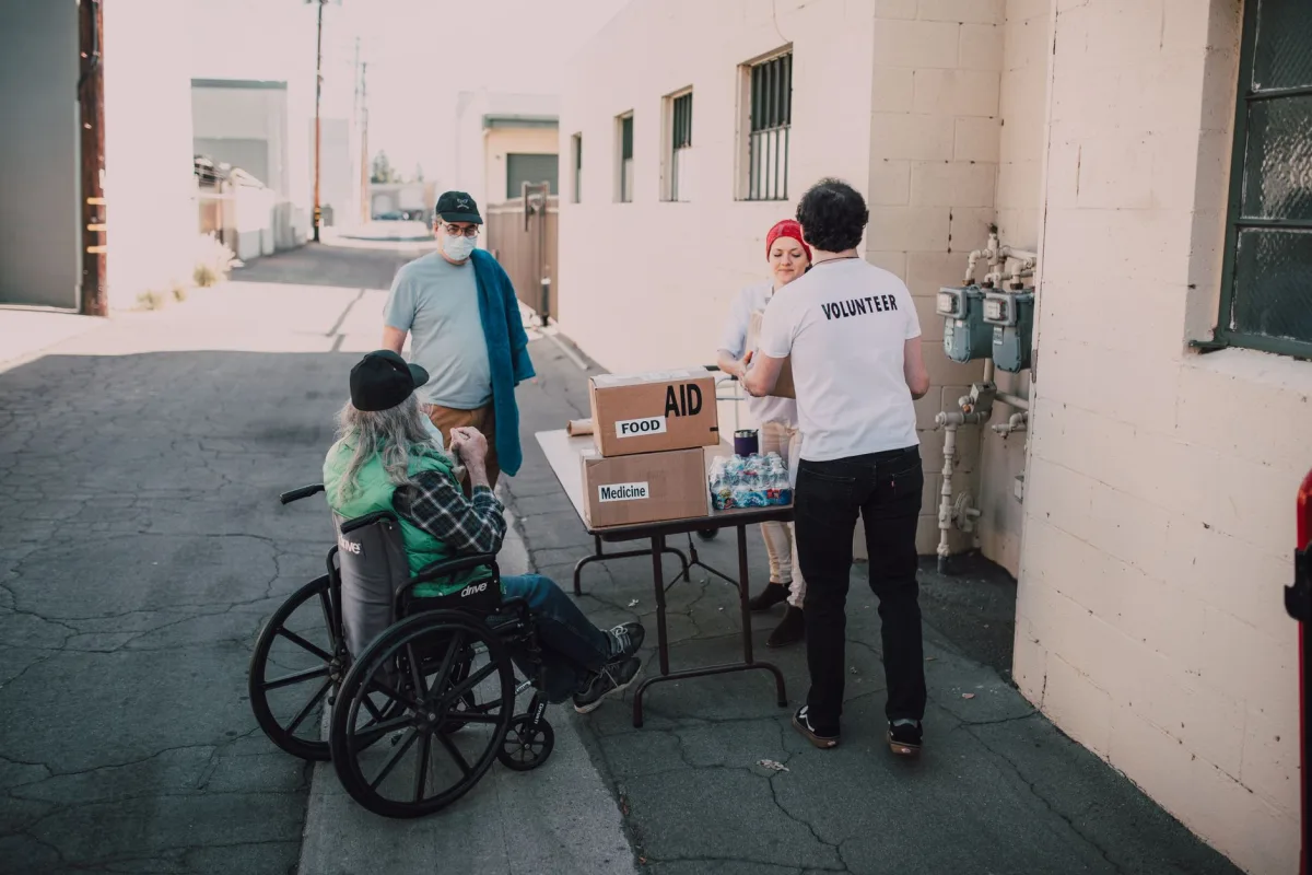Volunteers distribute food and medicine to those in need, demonstrating compassion and community support. Volunteers distribute food and medicine to those in need, demonstrating compassion and community support.