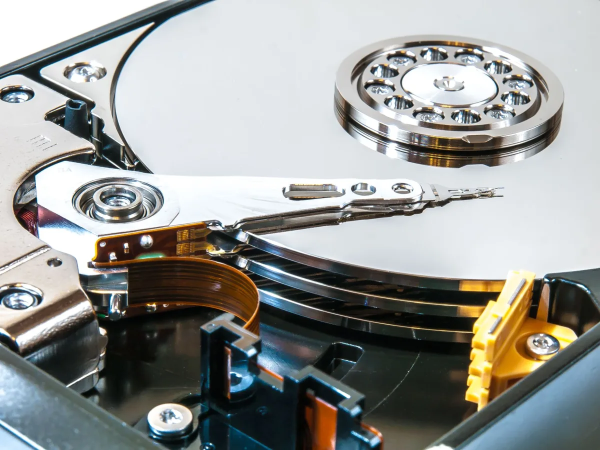 The Architecture of Ultra-Fast Message Retrieval Systems - Ultra-Fast Message Retrieval Systems