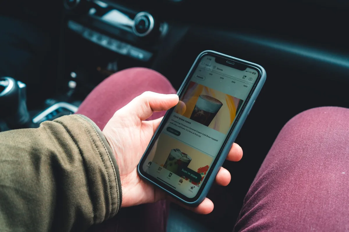 Leveraging Real-Time Engagement to Enhance User Experience - using messaging solutions Leveraging Real-Time Engagement to Enhance User Experience - using messaging solutions