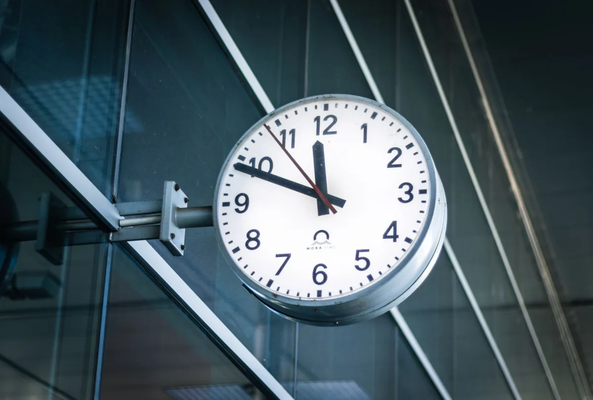 Analyzing the Impact of Messaging Solutions on Response Time Metrics - using messaging solutions